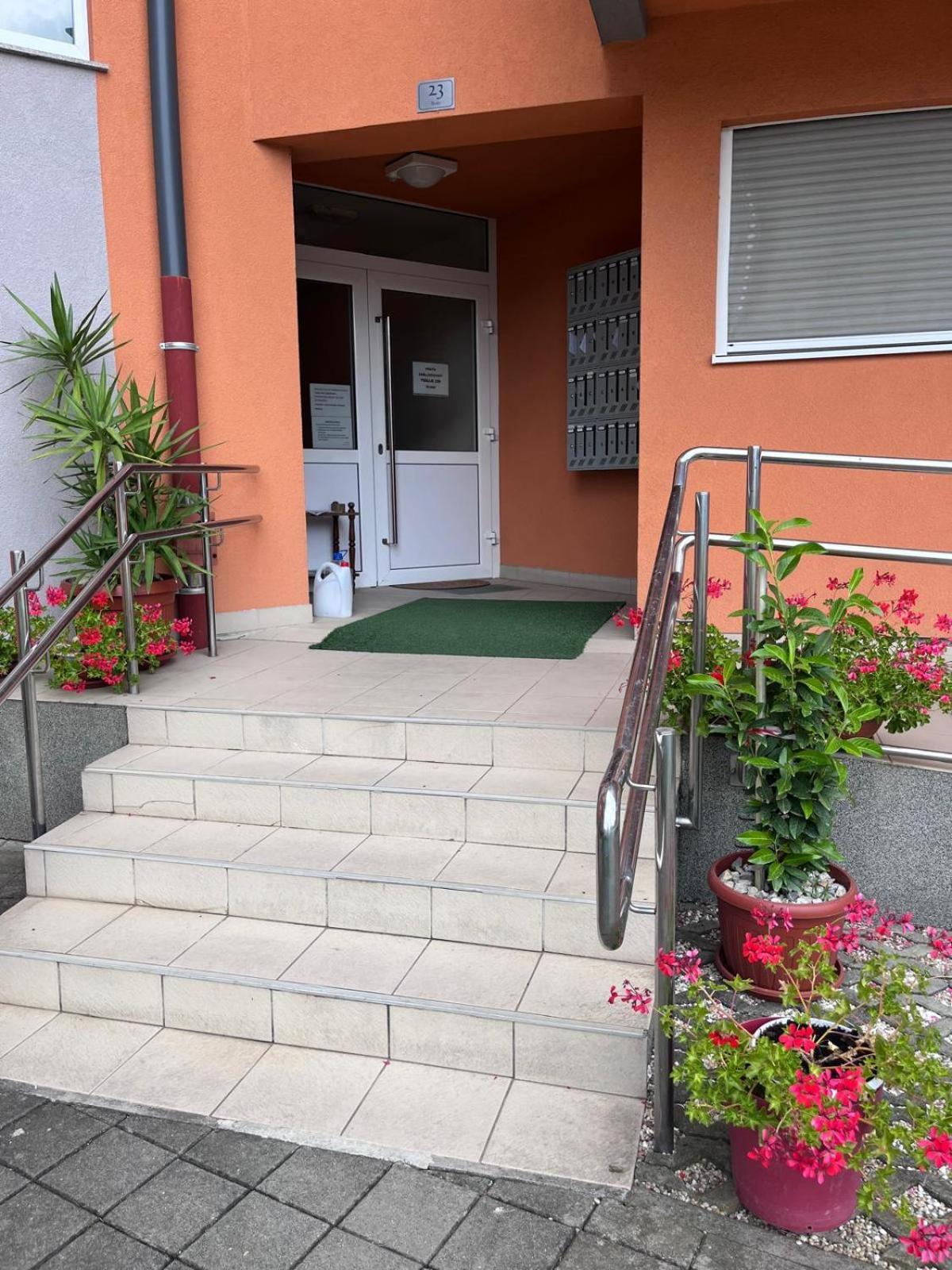 Studio Apartman - Sweet&Little Vrbovec Eksteriør bilde